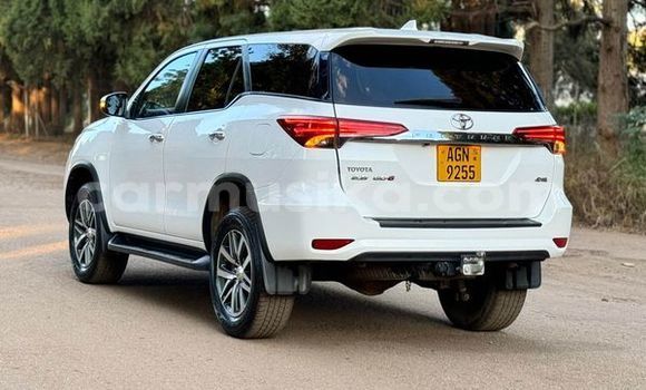 Nunua Ilio tumika Toyota Fortuner Nyingine Gari ndani ya Beitbridge nchini Matabeleland Kusini Nunua Ilio tumika Toyota Fortuner Nyingine Gari ndani ya Beitbridge nchini Matabeleland Kusini
