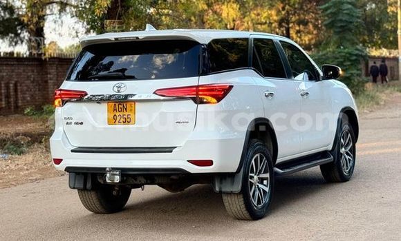 Nunua Ilio tumika Toyota Fortuner Nyingine Gari ndani ya Beitbridge nchini Matabeleland Kusini Nunua Ilio tumika Toyota Fortuner Nyingine Gari ndani ya Beitbridge nchini Matabeleland Kusini