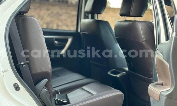 Nunua Ilio tumika Toyota Fortuner Nyingine Gari ndani ya Beitbridge nchini Matabeleland Kusini Nunua Ilio tumika Toyota Fortuner Nyingine Gari ndani ya Beitbridge nchini Matabeleland Kusini