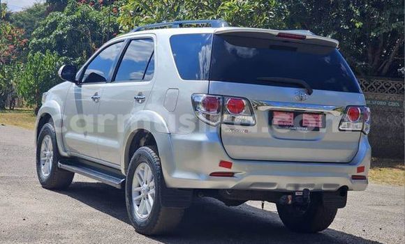 Nunua Ilio tumika Toyota Fortuner Nyingine Gari ndani ya Harare nchini Harare Nunua Ilio tumika Toyota Fortuner Nyingine Gari ndani ya Harare nchini Harare