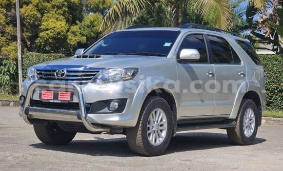 Nunua Ilio tumika Toyota Fortuner Nyingine Gari ndani ya Harare nchini Harare Nunua Ilio tumika Toyota Fortuner Nyingine Gari ndani ya Harare nchini Harare