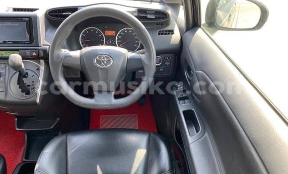 Tenga Tsaru Toyota Wish Nhema Mota in Beitbridge in Matabeleland South Tenga Tsaru Toyota Wish Nhema Mota in Beitbridge in Matabeleland South