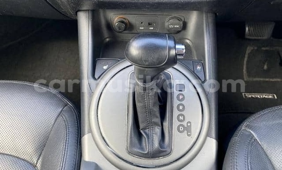 Nunua Ilio tumika Kia Sportage Beige Gari ndani ya Beitbridge nchini Matabeleland Kusini Nunua Ilio tumika Kia Sportage Beige Gari ndani ya Beitbridge nchini Matabeleland Kusini