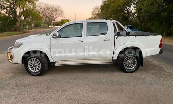Tenga Tsaru Toyota Hilux Zvimwe Mota in Harare in Harare Tenga Tsaru Toyota Hilux Zvimwe Mota in Harare in Harare
