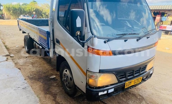 Tenga Tsaru Toyota Dyna Zvimwe Mota in Borrowdale in Harare