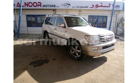 Tenga Imported Toyota Land Cruiser Chena Mota in Import - Dubai in Harare Tenga Imported Toyota Land Cruiser Chena Mota in Import - Dubai in Harare