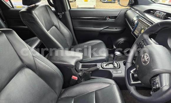 Buy Used Toyota Hilux White Car in Belvedere in Harare