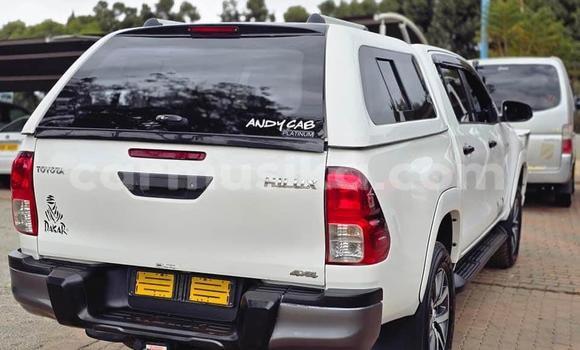 Acheter Occasion Voiture Toyota Hilux Blanc à Belvédère, Harare Acheter Occasion Voiture Toyota Hilux Blanc à Belvédère, Harare