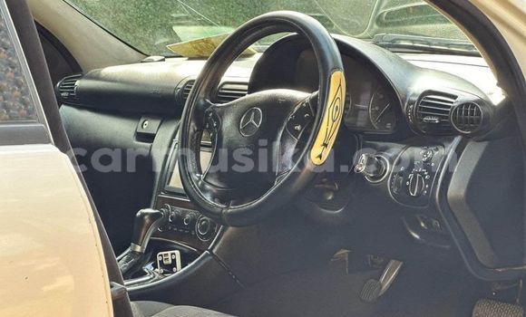 Acheter Occasion Voiture Mercedes‒Benz C–Class Blanc à Bindura, Mashonaland Central Acheter Occasion Voiture Mercedes‒Benz C–Class Blanc à Bindura, Mashonaland Central