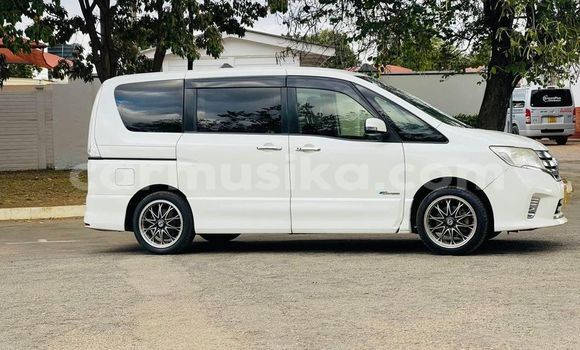 Acheter Occasion Voiture Nissan Serena Blanc à Bindura, Mashonaland Central Acheter Occasion Voiture Nissan Serena Blanc à Bindura, Mashonaland Central