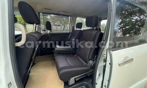 Acheter Occasion Voiture Nissan Serena Blanc à Bindura, Mashonaland Central Acheter Occasion Voiture Nissan Serena Blanc à Bindura, Mashonaland Central