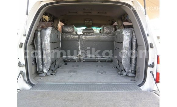 Tenga Imported Toyota Land Cruiser Chena Mota in Import - Dubai in Harare Tenga Imported Toyota Land Cruiser Chena Mota in Import - Dubai in Harare