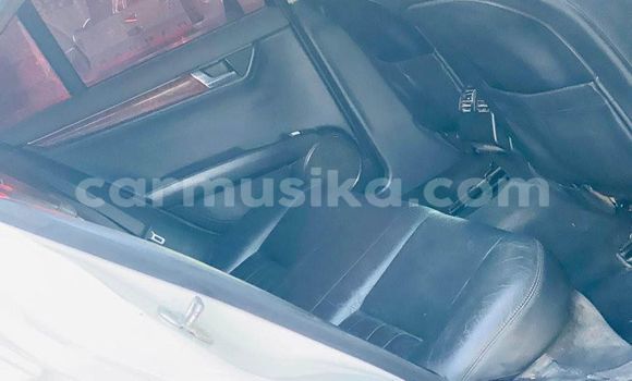 Acheter Occasion Voiture Mercedes‒Benz C–Class Blanc à Belvédère, Harare Acheter Occasion Voiture Mercedes‒Benz C–Class Blanc à Belvédère, Harare