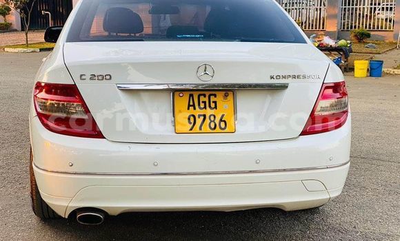 Acheter Occasion Voiture Mercedes‒Benz C–Class Blanc à Belvédère, Harare Acheter Occasion Voiture Mercedes‒Benz C–Class Blanc à Belvédère, Harare