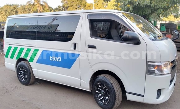 Acheter Occasion Voiture Toyota Hiace Blanc à Belvédère, Harare Acheter Occasion Voiture Toyota Hiace Blanc à Belvédère, Harare