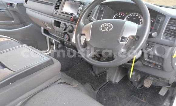 Acheter Occasion Voiture Toyota Hiace Blanc à Belvédère, Harare Acheter Occasion Voiture Toyota Hiace Blanc à Belvédère, Harare