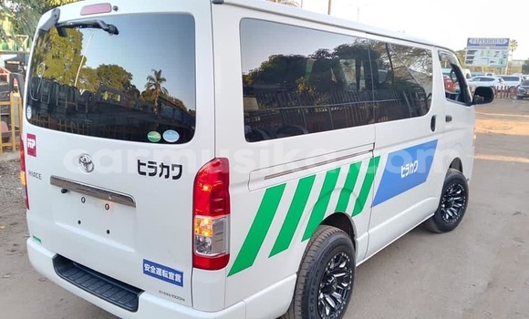 Acheter Occasion Voiture Toyota Hiace Blanc à Belvédère, Harare Acheter Occasion Voiture Toyota Hiace Blanc à Belvédère, Harare