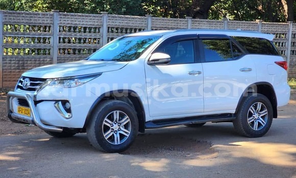 Tenga Tsaru Toyota Fortuner Chena Mota in Borrowdale in Harare