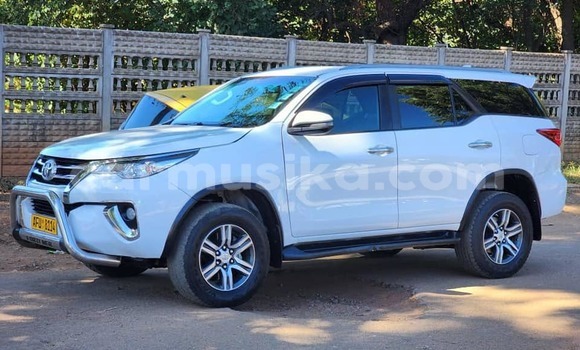Acheter Occasion Voiture Toyota Fortuner Blanc à Borrowdale, Harare Acheter Occasion Voiture Toyota Fortuner Blanc à Borrowdale, Harare