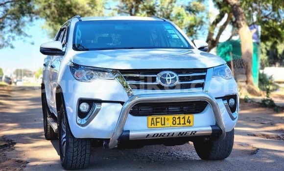 Acheter Occasion Voiture Toyota Fortuner Blanc à Borrowdale, Harare Acheter Occasion Voiture Toyota Fortuner Blanc à Borrowdale, Harare