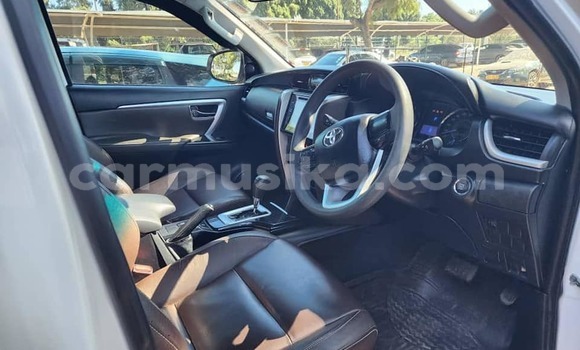 Acheter Occasion Voiture Toyota Fortuner Blanc à Borrowdale, Harare Acheter Occasion Voiture Toyota Fortuner Blanc à Borrowdale, Harare