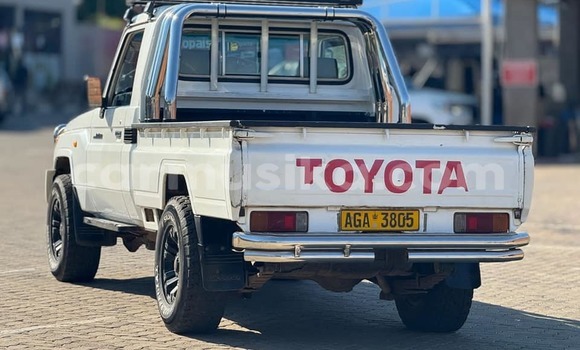 Acheter Occasion Voiture Toyota Land Cruiser Blanc à Bindura, Mashonaland Central Acheter Occasion Voiture Toyota Land Cruiser Blanc à Bindura, Mashonaland Central
