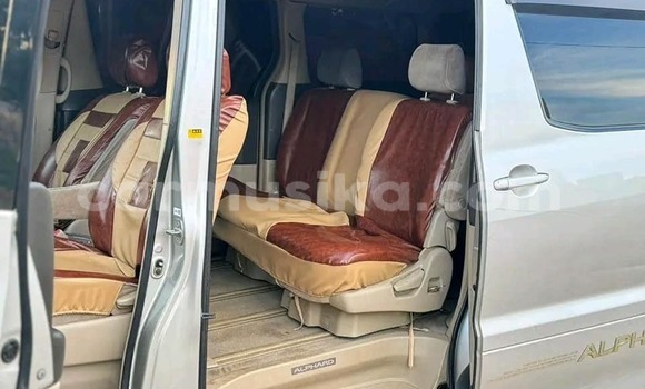 Acheter Occasion Voiture Toyota Alphard Blanc à Chegutu, Mashonaland West Acheter Occasion Voiture Toyota Alphard Blanc à Chegutu, Mashonaland West