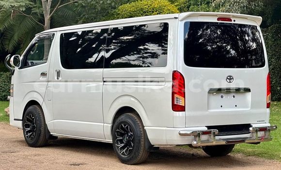 Buy Used Toyota Hiace White Car in Bulawayo in Bulawayo Buy Used Toyota Hiace White Car in Bulawayo in Bulawayo