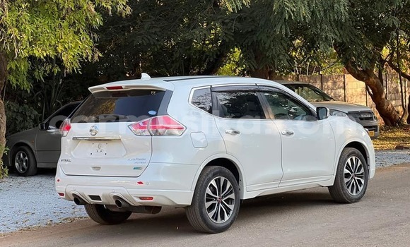 Nunua Ilio tumika Nissan X–Trail Nyeupe Gari ndani ya Avondale nchini Harare