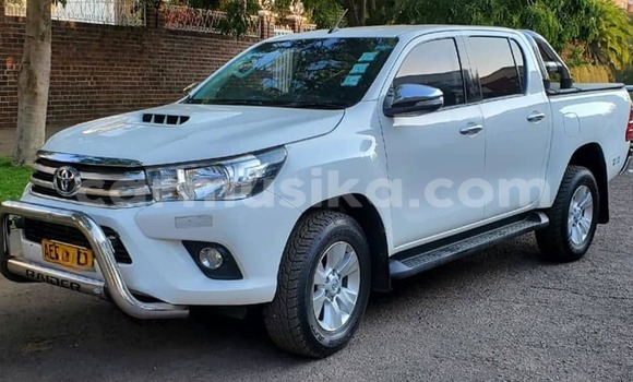 Buy Used Toyota Hilux White Car in Beitbridge in Matabeleland South Buy Used Toyota Hilux White Car in Beitbridge in Matabeleland South