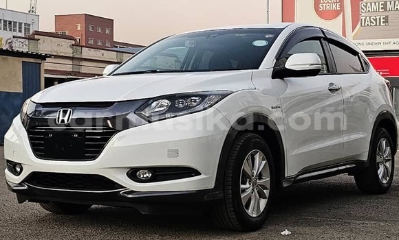 Buy Used Honda Vezel White Car in Bindura in Mashonaland Central