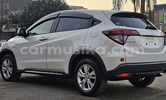 Buy Used Honda Vezel White Car in Bindura in Mashonaland Central Buy Used Honda Vezel White Car in Bindura in Mashonaland Central