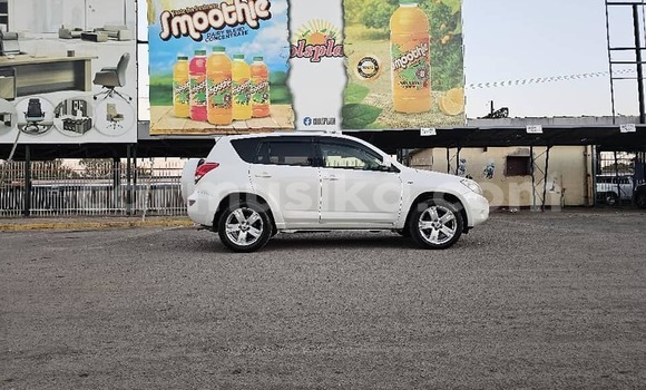 Buy Used Toyota RAV4 White Car in Belvedere in Harare Buy Used Toyota RAV4 White Car in Belvedere in Harare