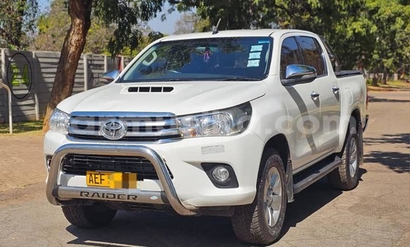 Nunua Ilio tumika Toyota Hilux Nyeupe Gari ndani ya Beitbridge nchini Matabeleland Kusini