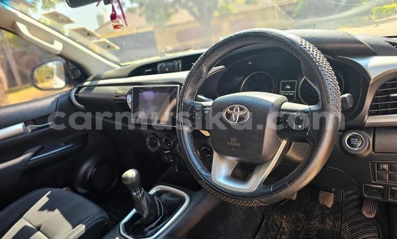 Buy Used Toyota Hilux White Car in Beitbridge in Matabeleland South Buy Used Toyota Hilux White Car in Beitbridge in Matabeleland South