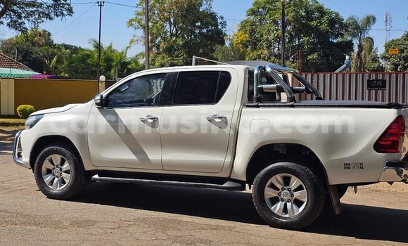 Buy Used Toyota Hilux White Car in Beitbridge in Matabeleland South Buy Used Toyota Hilux White Car in Beitbridge in Matabeleland South