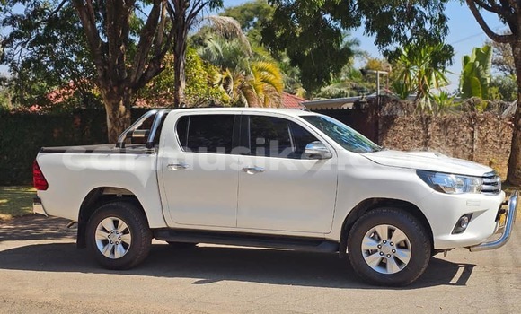 Buy Used Toyota Hilux White Car in Beitbridge in Matabeleland South Buy Used Toyota Hilux White Car in Beitbridge in Matabeleland South