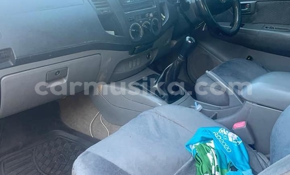 Buy Used Toyota Hilux White Car in Bindura in Mashonaland Central Buy Used Toyota Hilux White Car in Bindura in Mashonaland Central