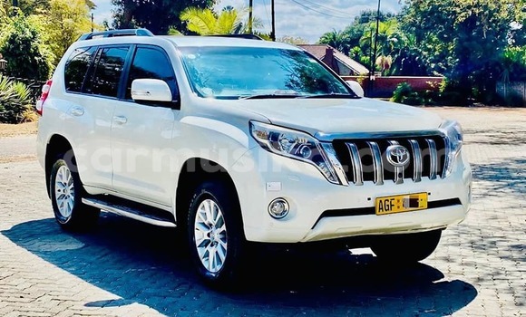 Buy Used Toyota Land Cruiser White Car in Belvedere in Harare