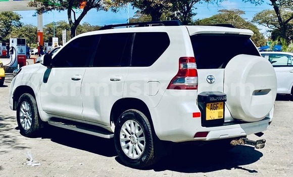 Buy Used Toyota Land Cruiser White Car in Belvedere in Harare Buy Used Toyota Land Cruiser White Car in Belvedere in Harare