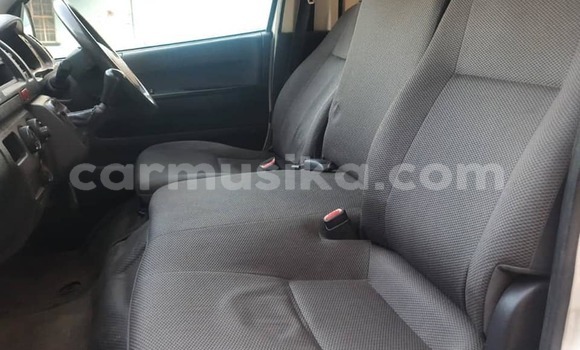 Buy Used Toyota Hiace White Car in Bindura in Mashonaland Central Buy Used Toyota Hiace White Car in Bindura in Mashonaland Central