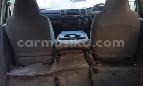 Buy Used Toyota Hiace White Car in Bindura in Mashonaland Central Buy Used Toyota Hiace White Car in Bindura in Mashonaland Central