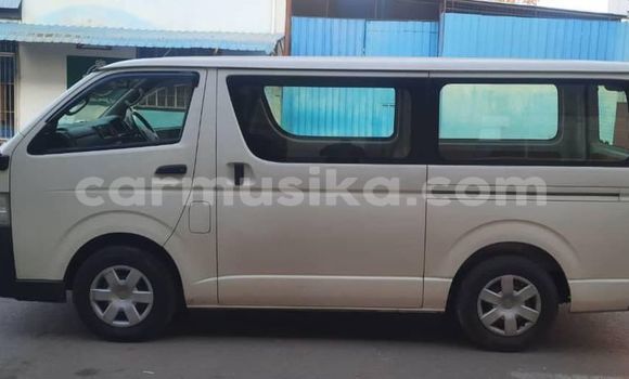 Buy Used Toyota Hiace White Car in Bindura in Mashonaland Central Buy Used Toyota Hiace White Car in Bindura in Mashonaland Central