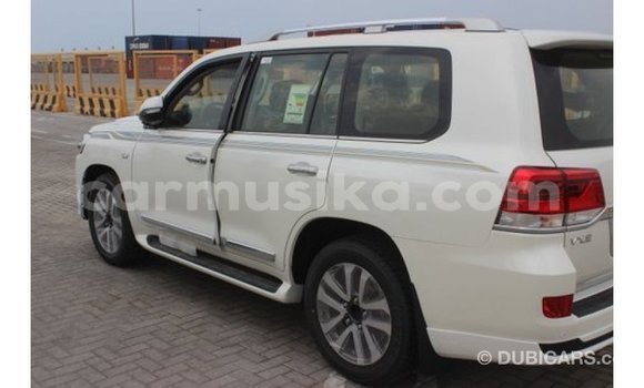 Acheter Import Voiture Toyota Land Cruiser Blanc à Import - Dubai, Harare Acheter Import Voiture Toyota Land Cruiser Blanc à Import - Dubai, Harare
