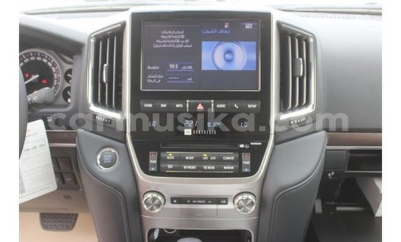 Acheter Import Voiture Toyota Land Cruiser Blanc à Import - Dubai, Harare Acheter Import Voiture Toyota Land Cruiser Blanc à Import - Dubai, Harare