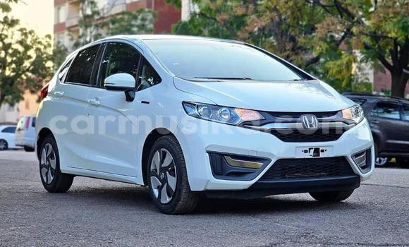 Acheter Occasion Voiture Honda Fit Blanc à Beitbridge, Matabeleland South