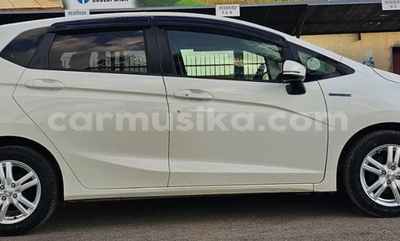 Buy Used Honda Fit White Car in Beitbridge in Matabeleland South Buy Used Honda Fit White Car in Beitbridge in Matabeleland South