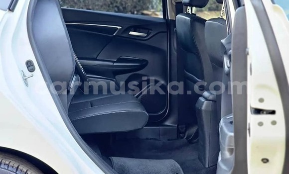 Buy Used Honda Fit White Car in Beitbridge in Matabeleland South Buy Used Honda Fit White Car in Beitbridge in Matabeleland South