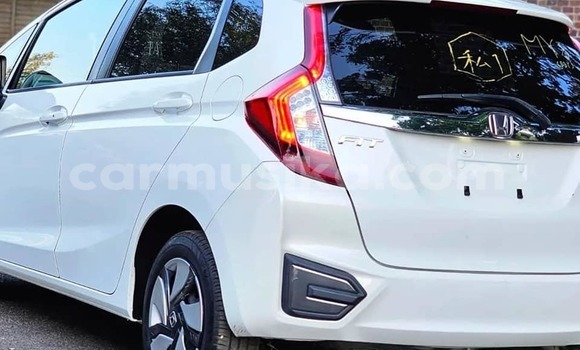 Buy Used Honda Fit White Car in Beitbridge in Matabeleland South Buy Used Honda Fit White Car in Beitbridge in Matabeleland South