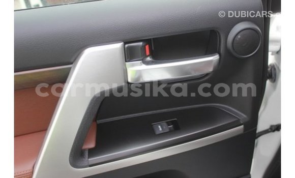 Acheter Import Voiture Toyota Land Cruiser Blanc à Import - Dubai, Harare Acheter Import Voiture Toyota Land Cruiser Blanc à Import - Dubai, Harare